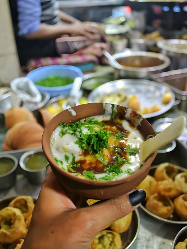 बनारस की गलियों मे ये 7 स्ट्रीट फूड है सबसे प्रसिद्ध