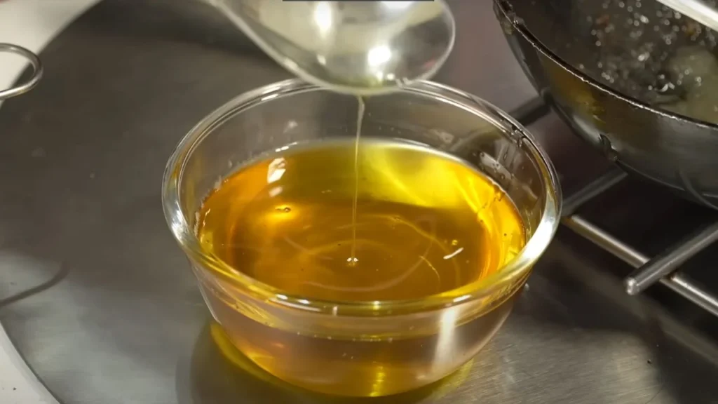 How To Clean Dirty Cooking Oil in hindi