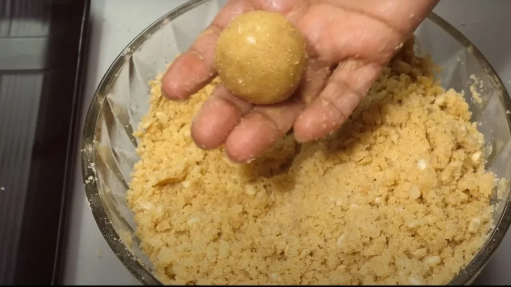 Gehu ke aate ke laddu recipe in hindi