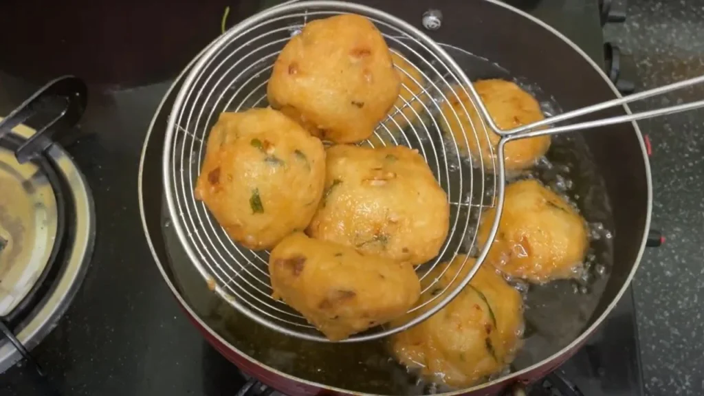 Urad dal vada recipe in hindi