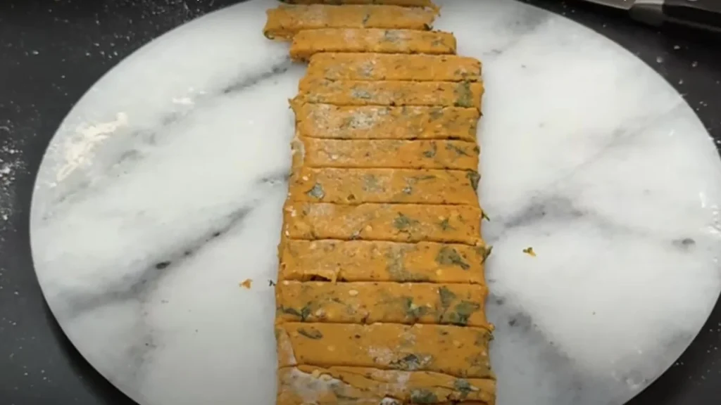 Methi Mathri Recipe