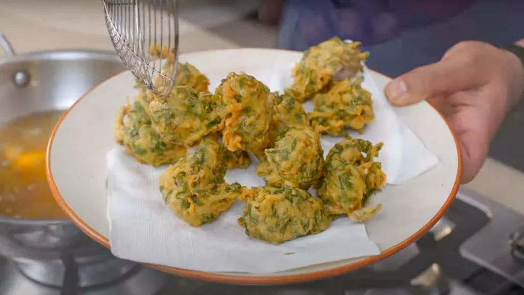 Aloo Palak ke Pakode